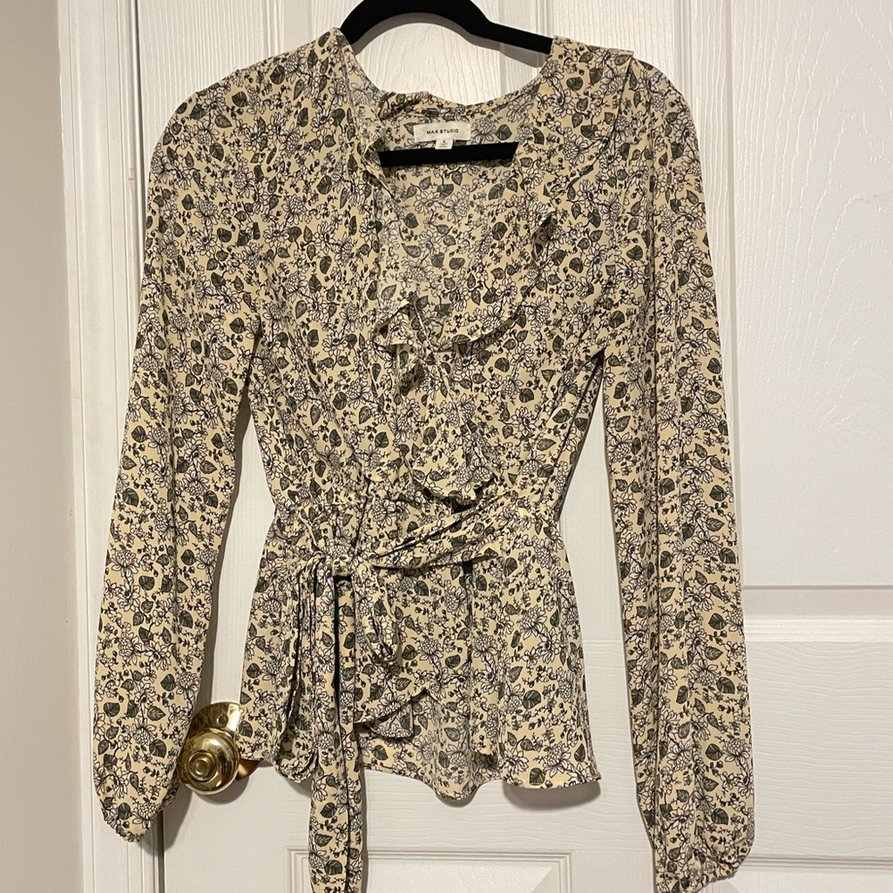 Max Studio Tie Top